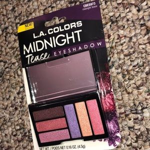 Eyeshadow pallet with mirror